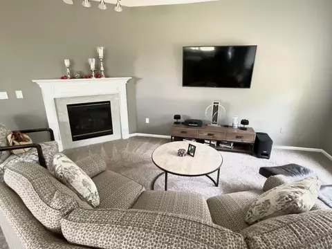 Living - 2201 7th St NW #C, Austin, MN 55912 photo 2 of 8