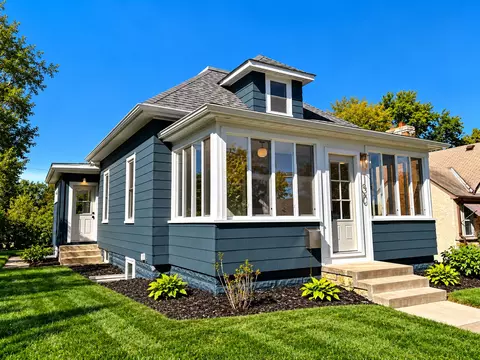 130 10th Ave N, Hopkins, MN 55343