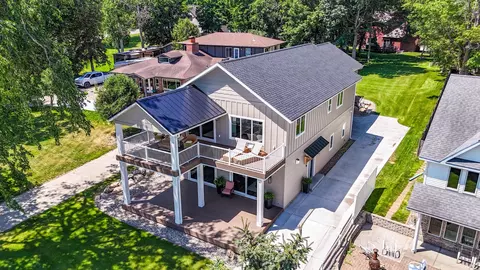 1084 W Lake Dr, Detroit Lakes, MN 56501