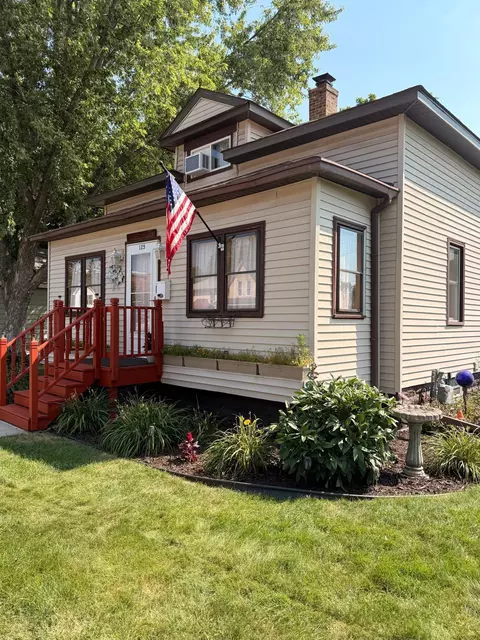 125 3rd Ave S, South Saint Paul, MN 55075
