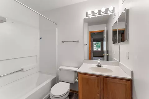 Bath - 4179 Running Brook Rd, Eagan, MN 55122 photo 2 of 3