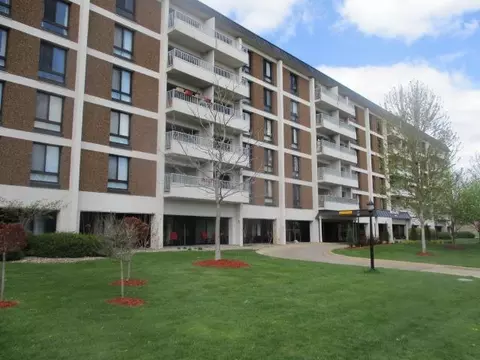 6400 York Ave S #410, Edina, MN 55435