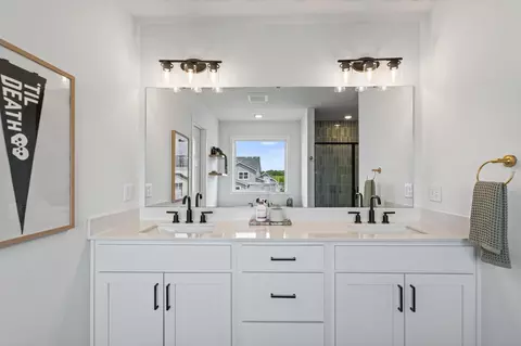 Bath - 4653 Carnation Ct, Minnetrista, MN 55331 photo 5 of 12