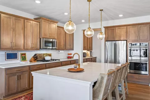 Kitchen - 4653 Carnation Ct, Minnetrista, MN 55331 photo 4 of 9