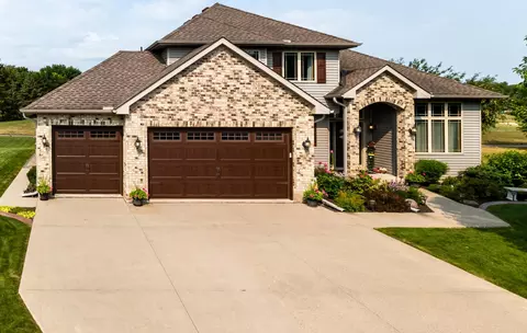 20585 Islandview Cir, Lakeville, MN 55044