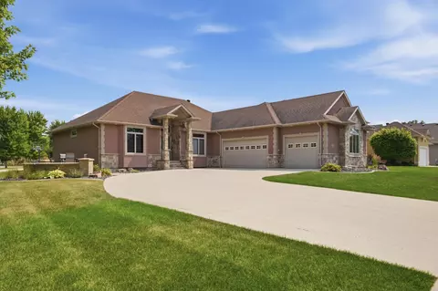 1911 Princeton Ln, West Fargo, ND 58078