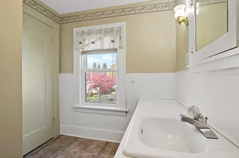 Bath - 615 7th St, Kenyon, MN 55946 photo 5 of 5