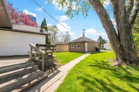 Exterior - 615 7th St, Kenyon, MN 55946 photo 5 of 9