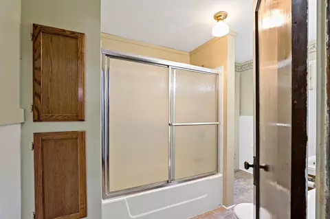 Bath - 615 7th St, Kenyon, MN 55946 photo 3 of 5