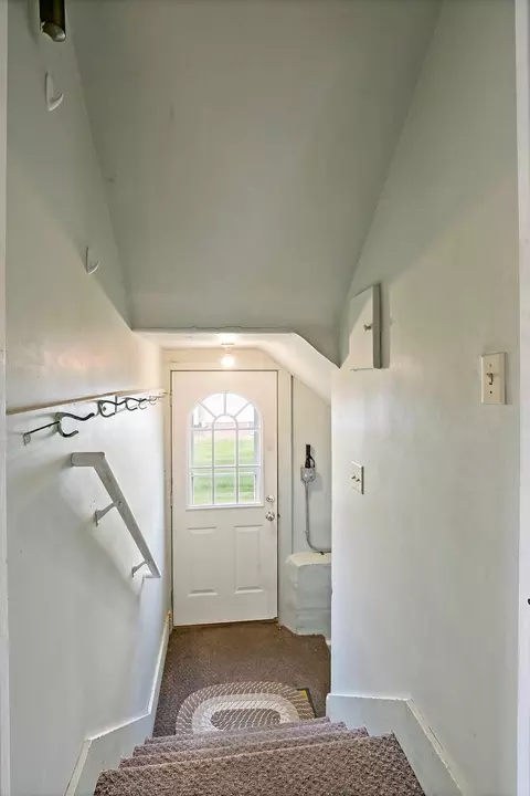 Entry Way - 615 7th St, Kenyon, MN 55946 photo 4 of 4