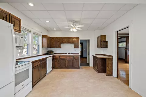 Kitchen - 615 7th St, Kenyon, MN 55946 photo 2 of 3