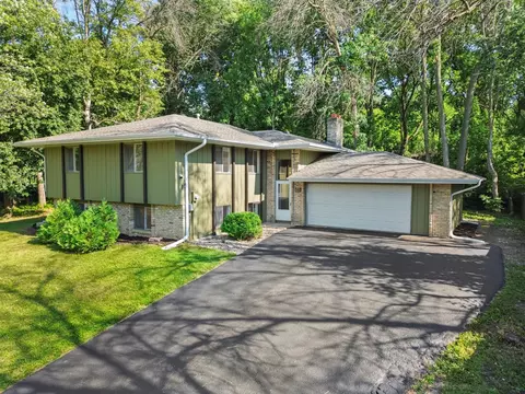605 Pheasant Run, Burnsville, MN 55337