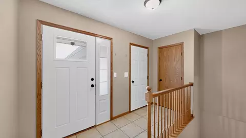 Entry Way - 290 5th Ave SE, Plainview, MN 55964 photo 2 of 3