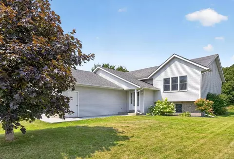 Exterior - 290 5th Ave SE, Plainview, MN 55964 photo 3 of 10