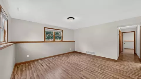Living - 290 5th Ave SE, Plainview, MN 55964 photo 5 of 7