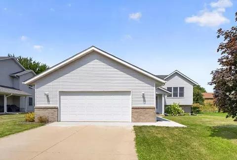 Exterior - 290 5th Ave SE, Plainview, MN 55964 photo 2 of 10