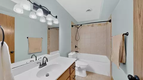 Bath - 290 5th Ave SE, Plainview, MN 55964 photo 2 of 2
