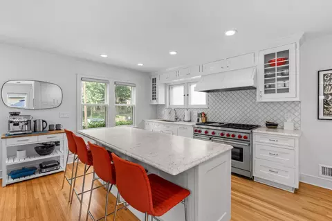 621 Cedar Lake Rd S, Minneapolis, MN 55405