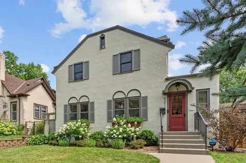 621 Cedar Lake Rd S, Minneapolis, MN 55405
