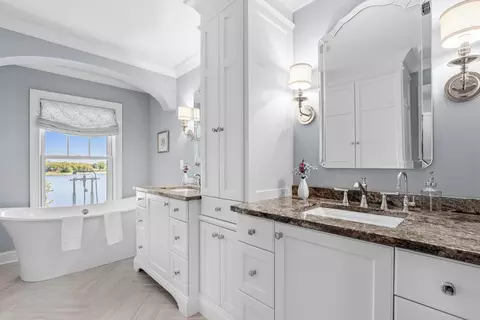 Bath - 3926 Cherry Ave, Mound, MN 55364 photo 1 of 5