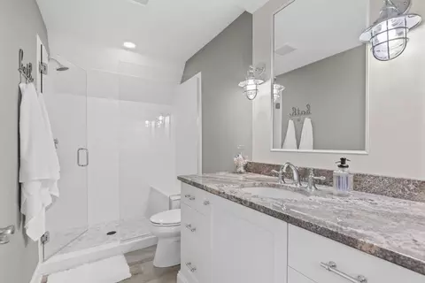 Bath - 3926 Cherry Ave, Mound, MN 55364 photo 3 of 5
