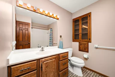 Bath - 26405 Smithtown Rd, Shorewood, MN 55331 photo 3 of 4