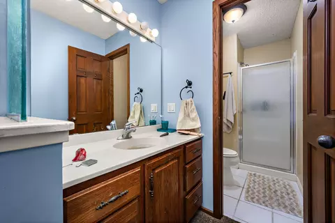 Bath - 26405 Smithtown Rd, Shorewood, MN 55331 photo 1 of 4