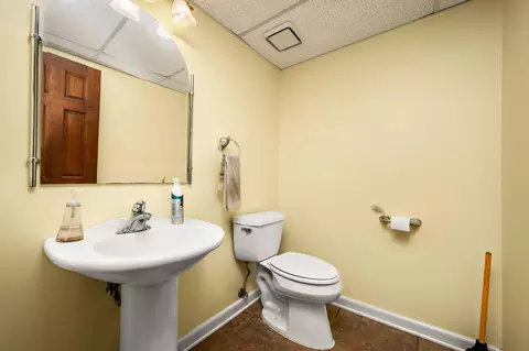 Bath - 26405 Smithtown Rd, Shorewood, MN 55331 photo 4 of 4