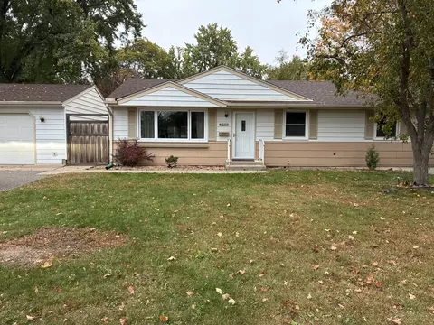 2206 W 89th St W, Bloomington, MN 55431