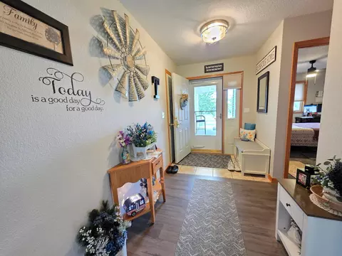 Entry Way - 114 6th Ave NE, Elgin, MN 55932 photo 1 of 2