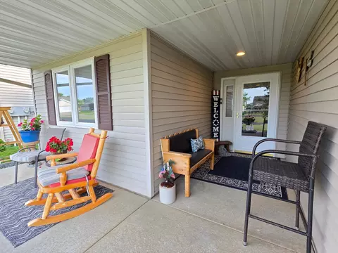 Exterior - 114 6th Ave NE, Elgin, MN 55932 photo 4 of 12
