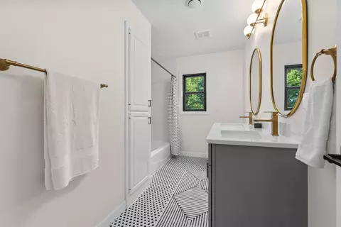Bath - 6524 Aster Cir, Excelsior, MN 55331 photo 6 of 7