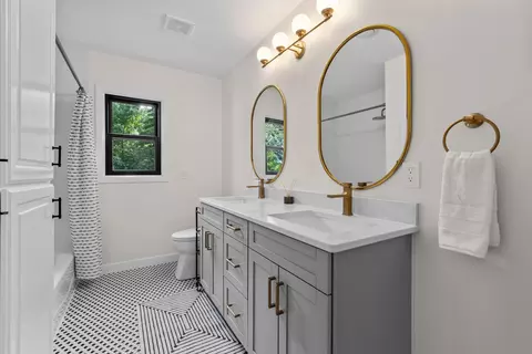 Bath - 6524 Aster Cir, Excelsior, MN 55331 photo 4 of 7