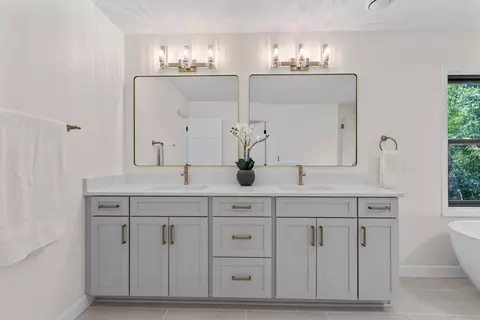 Bath - 6524 Aster Cir, Excelsior, MN 55331 photo 2 of 7