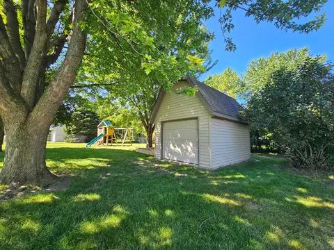 Exterior - 430 9th St E, Hector, MN 55342 photo 8 of 13