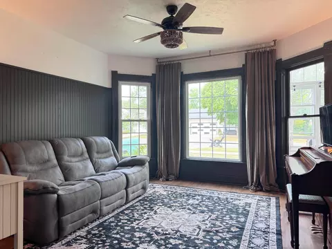Living - 707 N 5th St, Brainerd, MN 56401 photo 1 of 2