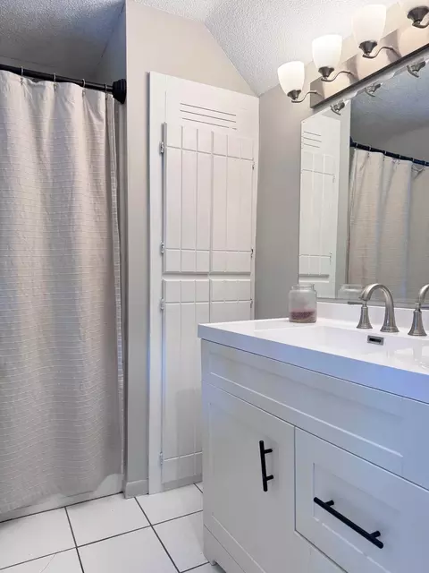 Bath - 707 N 5th St, Brainerd, MN 56401 photo 1 of 5