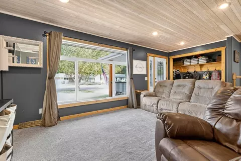 Living - 405 S Lake St, Hendricks, MN 56136 photo 4 of 8