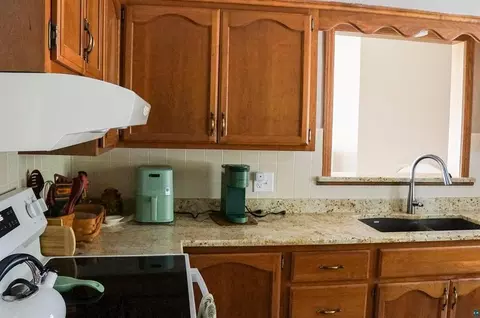 Kitchen - 5845 N Shore Dr, Duluth, MN 55804 photo 2 of 3