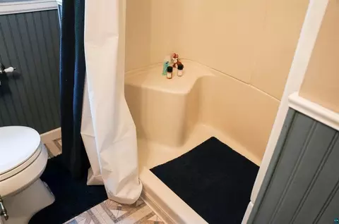 Bath - 5845 N Shore Dr, Duluth, MN 55804 photo 7 of 8