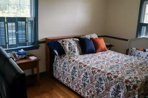 Bedroom - 5845 N Shore Dr, Duluth, MN 55804 photo 4 of 7