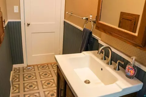 Bath - 5845 N Shore Dr, Duluth, MN 55804 photo 6 of 8