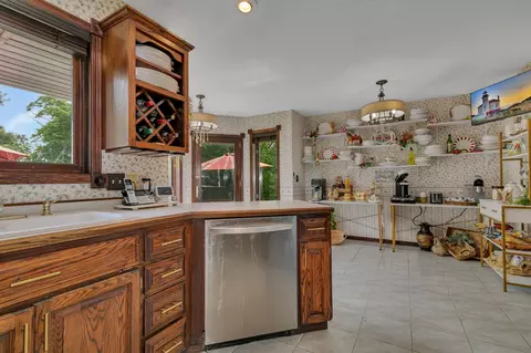 Kitchen - 4218 White Dr, Saint Cloud, MN 56303 photo 5 of 6