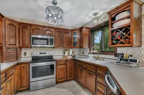 Kitchen - 4218 White Dr, Saint Cloud, MN 56303 photo 2 of 6