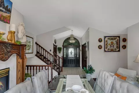 Entry Way - 4218 White Dr, Saint Cloud, MN 56303 photo 4 of 6