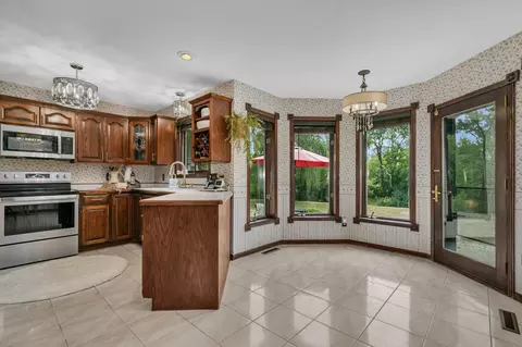 Kitchen - 4218 White Dr, Saint Cloud, MN 56303 photo 3 of 6