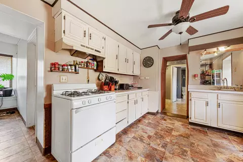 Entry Way - 728 3rd Ave NW, Faribault, MN 55021 photo 1 of 4