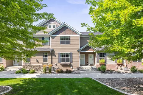 7745 Madelyn Creek Dr, Victoria, MN 55386
