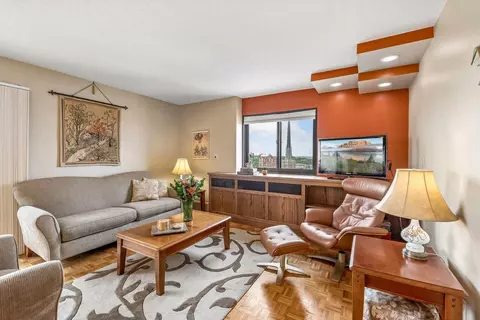 410 Groveland Ave #1301, Minneapolis, MN 55403