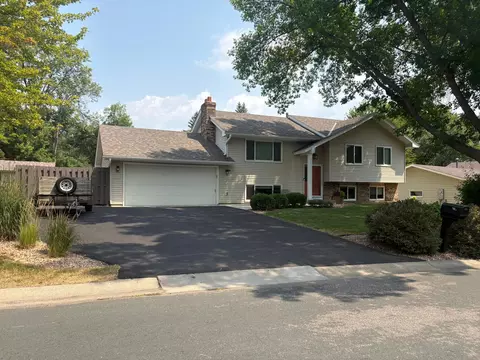 7926 Chesshire Ln N, Maple Grove, MN 55311